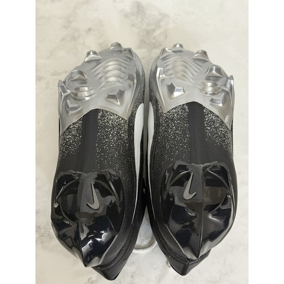 Athletic_Shoes